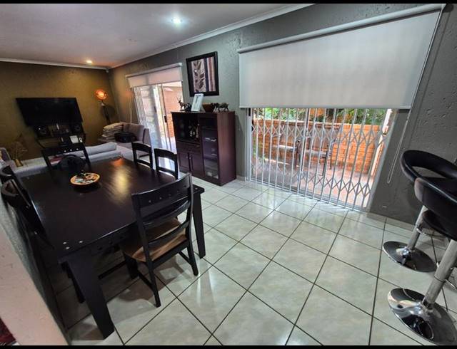 3 BEDROOM TOWNHOUSE FOR SALE IN GLENVISTA